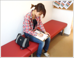 問診票記入の写真