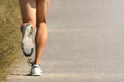 捻挫後運動を再開する女性