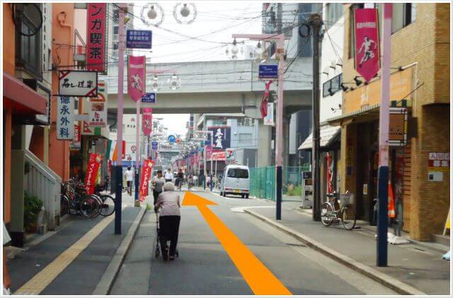 左折したところから、高架が見えるまでの写真